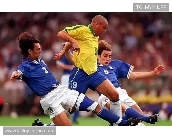 足球界四大球星是谁 向世界足坛传奇人物致敬 盘点他们的辉煌成就与影响力 足球界四大球星是谁 向世界足坛传奇人物致敬 盘点他们的辉煌成就与影响力